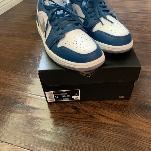 Brand NEW Air Jordan 1 Low - Picture 2 of 3